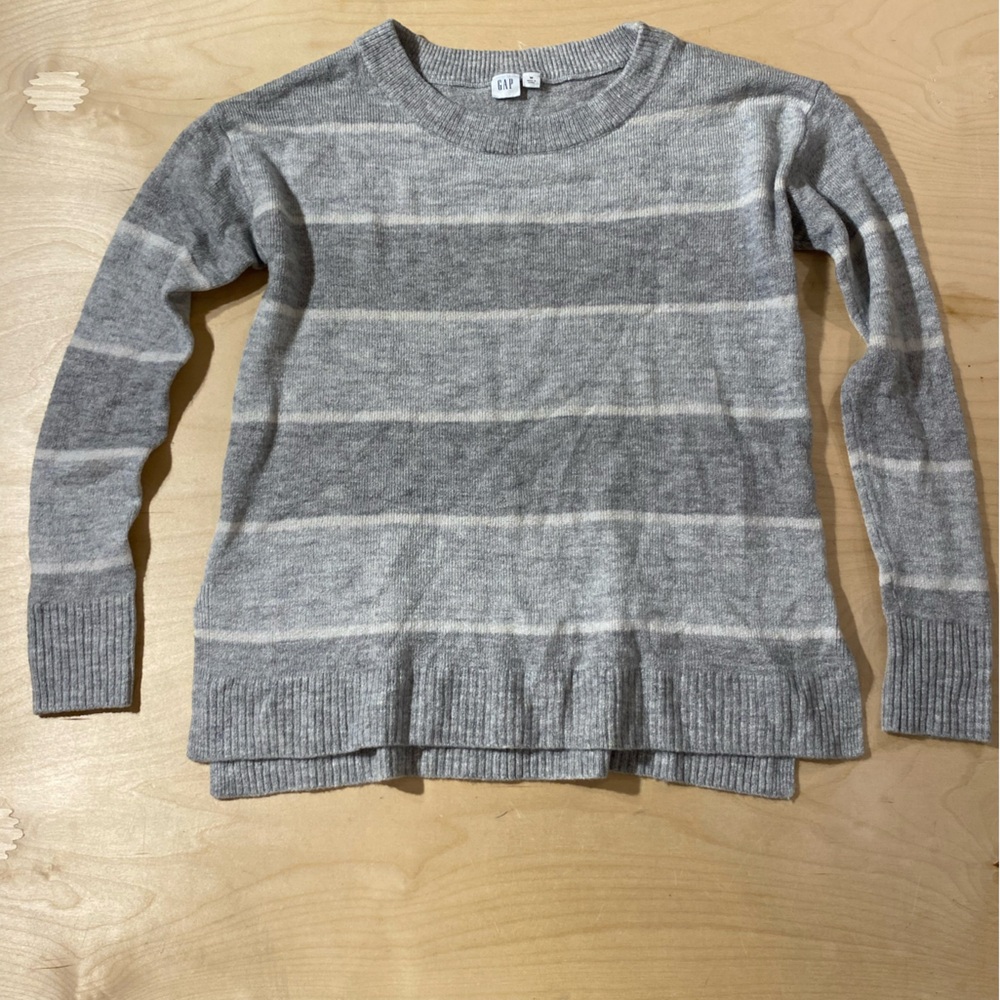 GAP Gray and Cream Striped Sweater Medium (OA)